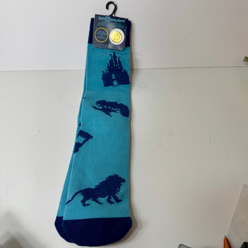 NWT. Disney World blue socks & pin. 1 pair of blue Walg Disney World themed